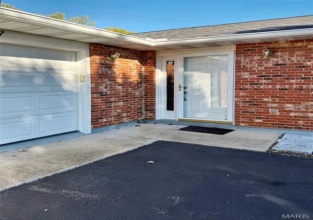 Listing Photo 1 - Condo for sale in building located at 307 Vandergriff St, Farmington, MO 63640 - Unit #
