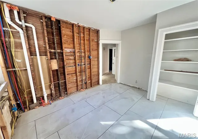 Photo 3 of Sale Pending at 7208 Dartmouth Ave, Saint Louis, MO 63130 | MLS# MIS26067255 | Listing updated on 2026-10-26