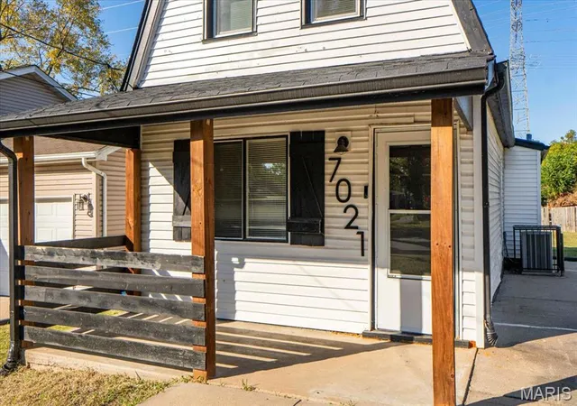 Photo 2 of Single family home for sale at 7021 Robbins Ave, Saint Louis, MO 63133 | MLS# MIS26067259 | Listing updated on 2026-10-28