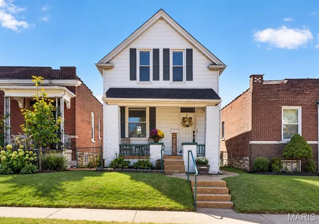 Single family home for sale at 4350 Neosho St, Saint Louis, MO 63116 | MLS# MIS26067266