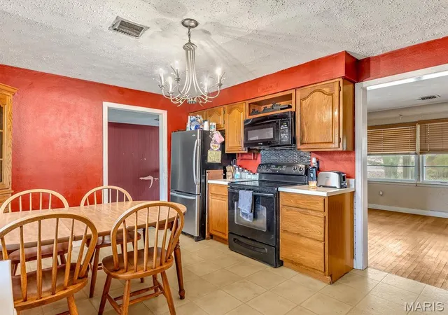 Photo 3 of Single family home for sale at 2 Timothy Ln, Belleville, IL 62226 | MLS# MIS26067273 | Listing updated on 2026-10-19