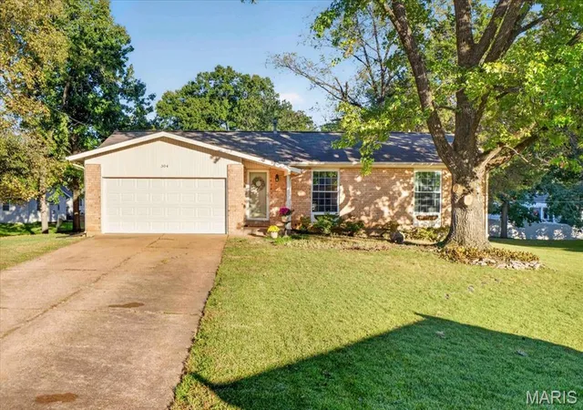 Photo 1 of Sale Pending at 304 Surf Ct, Ballwin, MO 63021 | MLS# MIS26067286 | Listing updated on 2026-10-26
