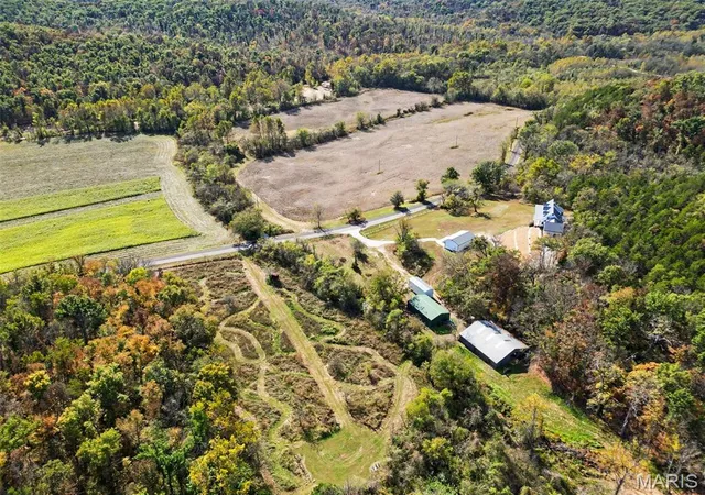 Photo 3 of Single family home for sale at 9270 Little Indian Crk Rd, Lonedell, MO 63060 | MLS# MIS26067291 | Listing updated on 2026-10-21