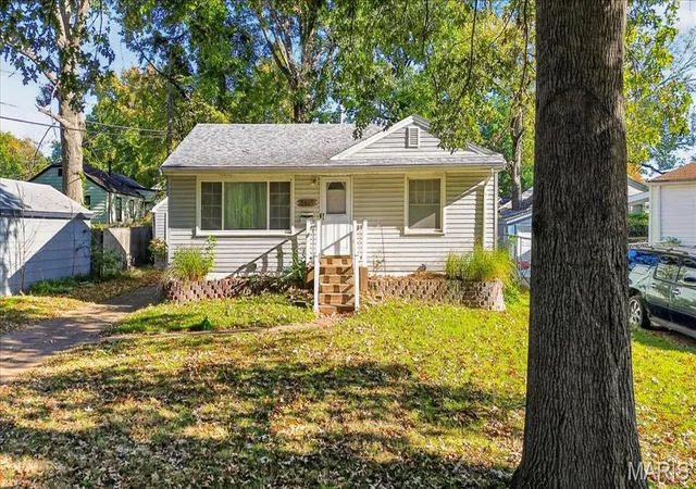 Photo 1 of Single family home for sale at 7427 Balfour Dr, Saint Louis, MO 63133 | MLS# MIS26067299 | Listing updated on 2026-10-29