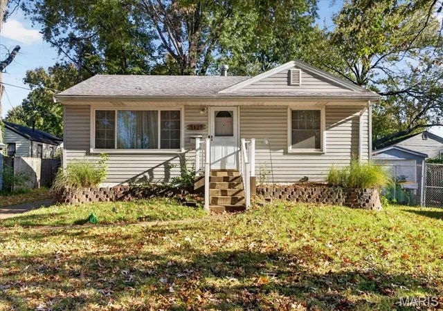 Photo 2 of Single family home for sale at 7427 Balfour Dr, Saint Louis, MO 63133 | MLS# MIS26067299 | Listing updated on 2026-10-29
