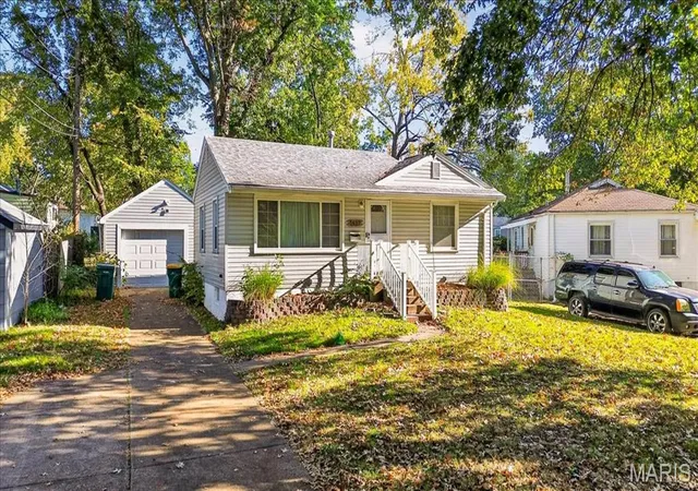Photo 3 of Single family home for sale at 7427 Balfour Dr, Saint Louis, MO 63133 | MLS# MIS26067299 | Listing updated on 2026-10-29