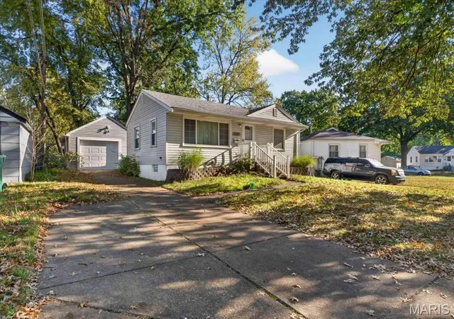 Photo 4 of Single family home for sale at 7427 Balfour Dr, Saint Louis, MO 63133 | MLS# MIS26067299 | Listing updated on 2026-10-29