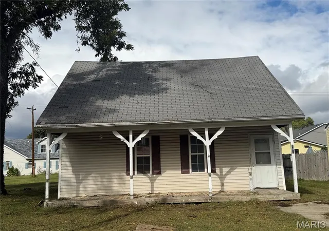 Photo 2 of Single family home for sale at 108 W Adams St, O Fallon, IL 62269 | MLS# MIS26067311 | Listing updated on 2026-10-21