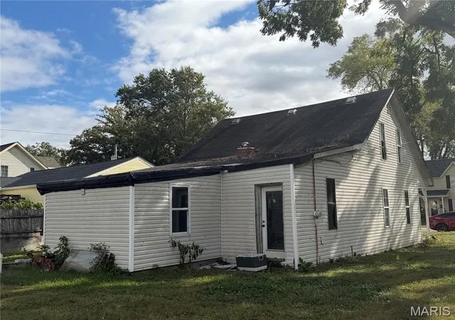 Photo 3 of Single family home for sale at 108 W Adams St, O Fallon, IL 62269 | MLS# MIS26067311 | Listing updated on 2026-10-21