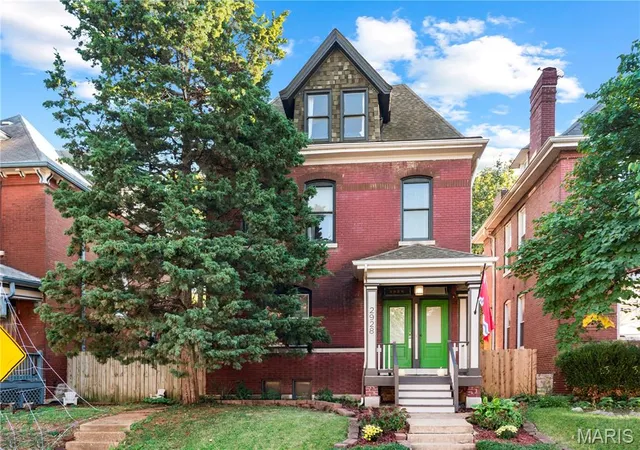 Photo 1 of Single family home for sale at 2928 Shenandoah Ave, Saint Louis, MO 63104 | MLS# MIS26067314 | Listing updated on 2026-10-28