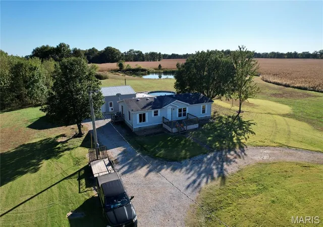 Photo 1 of Manufactured home for sale at 16669 E Baseline Rd, Texico, IL 62889 | MLS# MIS26067317 | Listing updated on 2026-10-29
