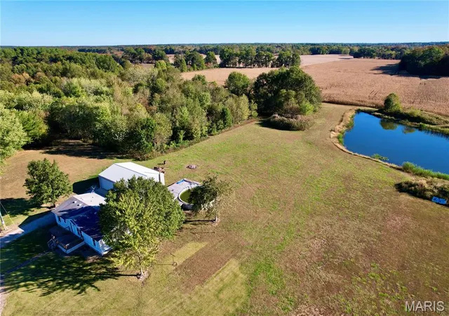 Photo 2 of Manufactured home for sale at 16669 E Baseline Rd, Texico, IL 62889 | MLS# MIS26067317 | Listing updated on 2026-10-29