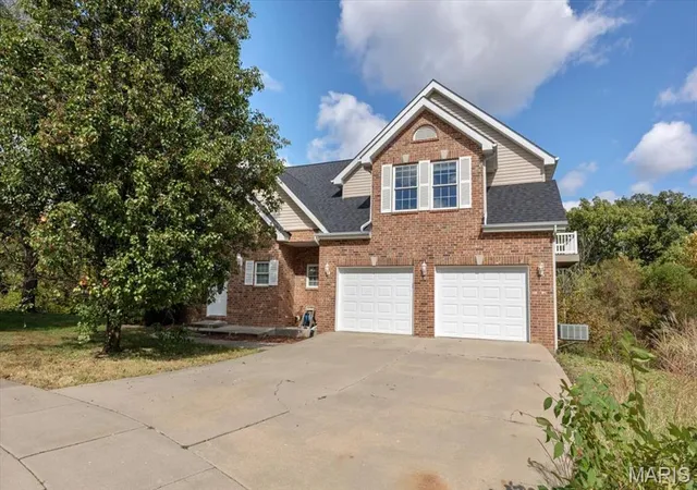 Photo 1 of Single family home for sale at 1207 Blue Spruce Ln, Columbia, IL 62236 | MLS# MIS26067325 | Listing updated on 2026-10-20