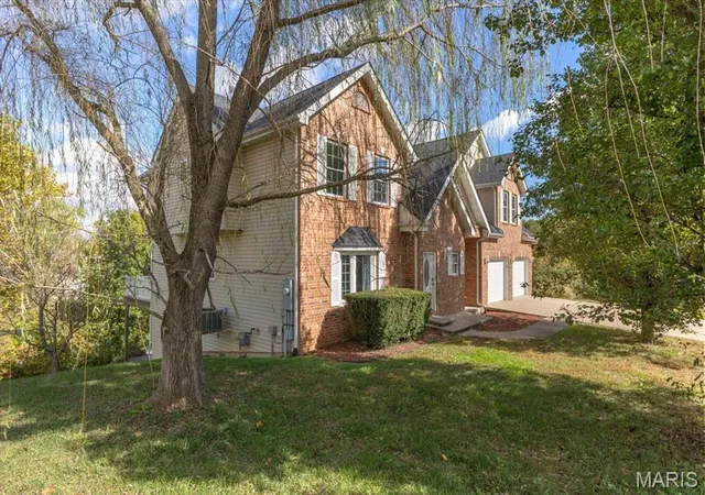 Photo 3 of Single family home for sale at 1207 Blue Spruce Ln, Columbia, IL 62236 | MLS# MIS26067325 | Listing updated on 2026-10-20