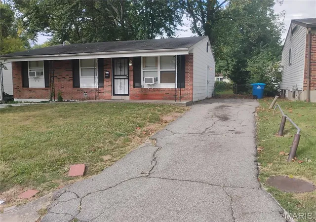 Single family home for sale at 10435 Castle Dr, Saint Louis, MO 63136 | MLS# MIS26067327