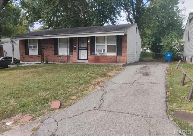 Photo 1 of Single family home for sale at 10435 Castle Dr, Saint Louis, MO 63136 | MLS# MIS26067327 | Listing updated on 2026-10-20