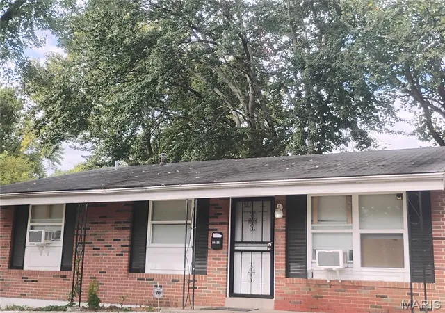 Photo 3 of Single family home for sale at 10435 Castle Dr, Saint Louis, MO 63136 | MLS# MIS26067327 | Listing updated on 2026-10-20