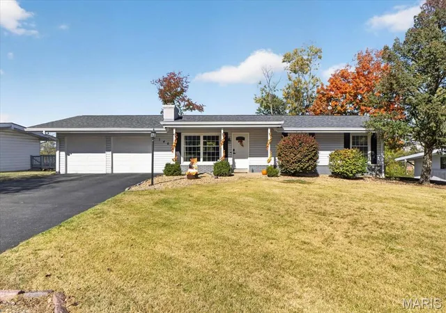 Photo 1 of Single family home for sale at 146 Glenridge Ln, Saint Louis, MO 63146 | MLS# MIS26067332 | Listing updated on 2026-10-30
