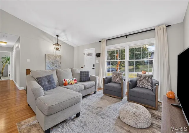 Photo 1 of Single family home for sale at 146 Glenridge Ln, Saint Louis, MO 63146 | MLS# MIS26067332 | Listing updated on 2026-10-30