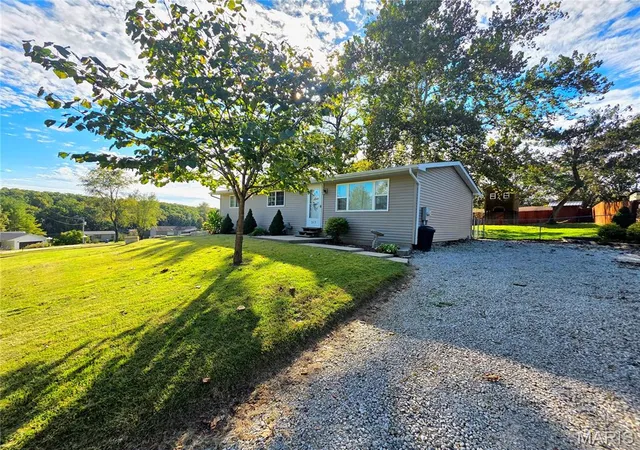 Photo 1 of Single family home for sale at 317 Red Bird Cir, Saint Clair, MO 63077 | MLS# MIS26067334 | Listing updated on 2026-10-28