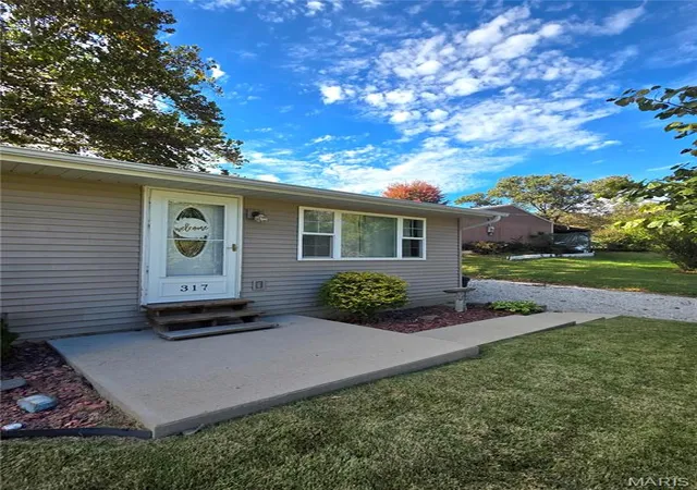 Photo 3 of Single family home for sale at 317 Red Bird Cir, Saint Clair, MO 63077 | MLS# MIS26067334 | Listing updated on 2026-10-28