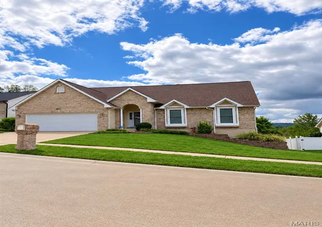 Photo 1 of Sale Pending at 2016 Derby Run Ct, Imperial, MO 63052 | MLS# MIS26067336 | Listing updated on 2026-10-28