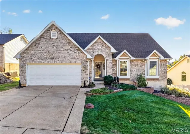 Photo 1 of Sale Pending at 2016 Derby Run Ct, Imperial, MO 63052 | MLS# MIS26067336 | Listing updated on 2026-10-28