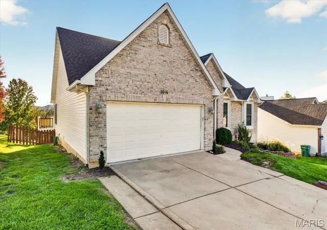 Photo 4 of Sale Pending at 2016 Derby Run Ct, Imperial, MO 63052 | MLS# MIS26067336 | Listing updated on 2026-10-28