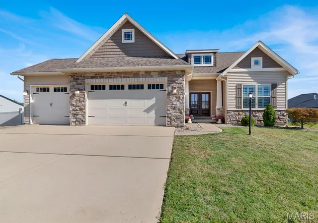 Single family home for sale at 7125 Richmond Dr, Glen Carbon, IL 62034 | MLS# MIS26067337