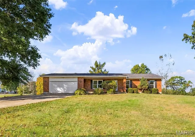 Photo 2 of Single family home for sale at 1358 Hwy K, St Clair, MO 63077 | MLS# MIS26067347 | Listing updated on 2026-10-21