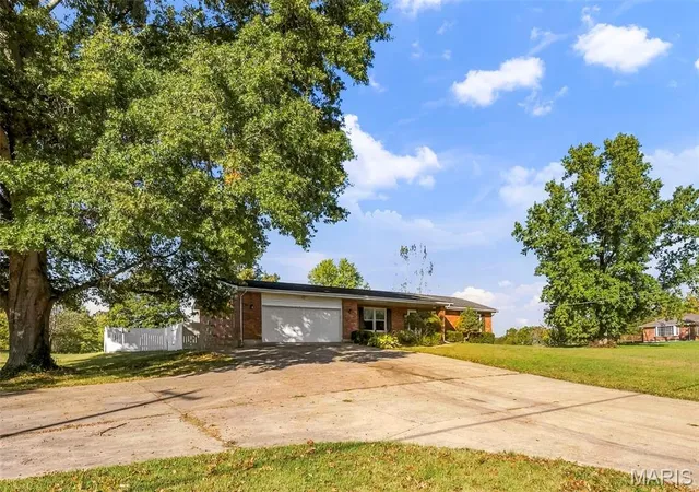 Photo 3 of Single family home for sale at 1358 Hwy K, St Clair, MO 63077 | MLS# MIS26067347 | Listing updated on 2026-10-21