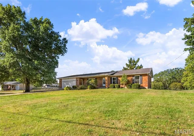 Photo 4 of Single family home for sale at 1358 Hwy K, St Clair, MO 63077 | MLS# MIS26067347 | Listing updated on 2026-10-21