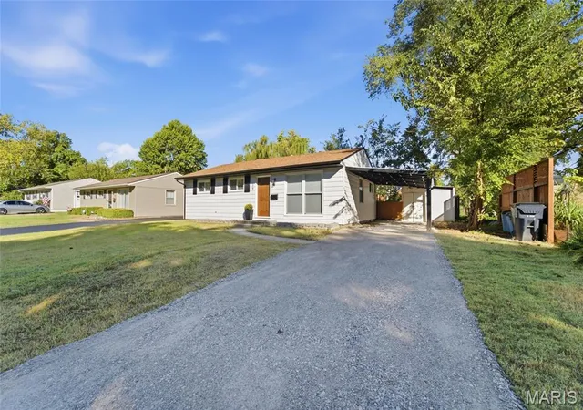 Photo 2 of Single family home for sale at 59 Lillian Dr, Belleville, IL 62226 | MLS# MIS26067349 | Listing updated on 2026-10-28