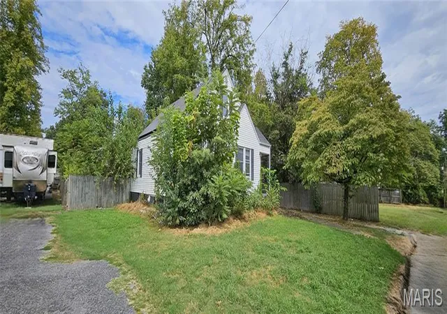Photo 1 of Single family home for sale at 213 Danforth St, Charleston, MO 63834 | MLS# MIS26067350 | Listing updated on 2026-10-22