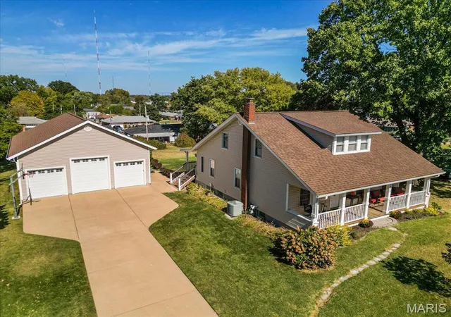 Photo 2 of Single family home for sale at 6939 Weber Rd, Saint Louis, MO 63123 | MLS# MIS26067352 | Listing updated on 2026-10-31