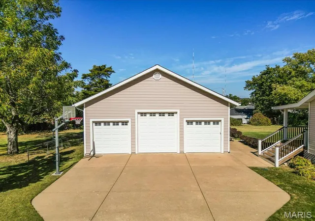 Photo 3 of Single family home for sale at 6939 Weber Rd, Saint Louis, MO 63123 | MLS# MIS26067352 | Listing updated on 2026-10-31
