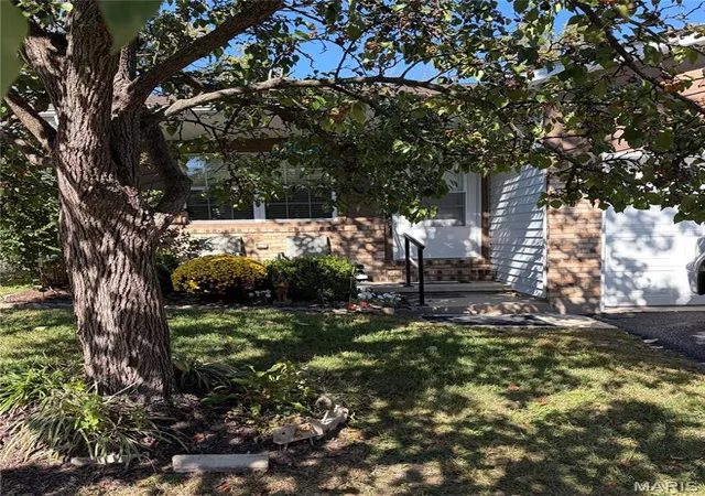 Photo 1 of Condo for sale at 35 Wenona Ct, Washington, MO 63090 | MLS# MIS26067357 | Listing updated on 2026-10-21