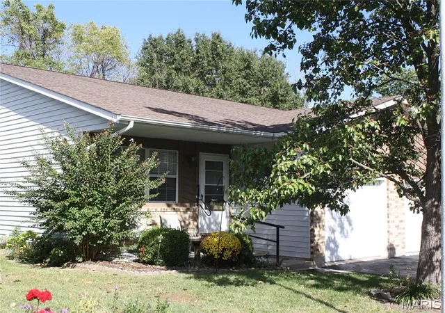 Photo 3 of Condo for sale at 35 Wenona Ct, Washington, MO 63090 | MLS# MIS26067357 | Listing updated on 2026-10-21