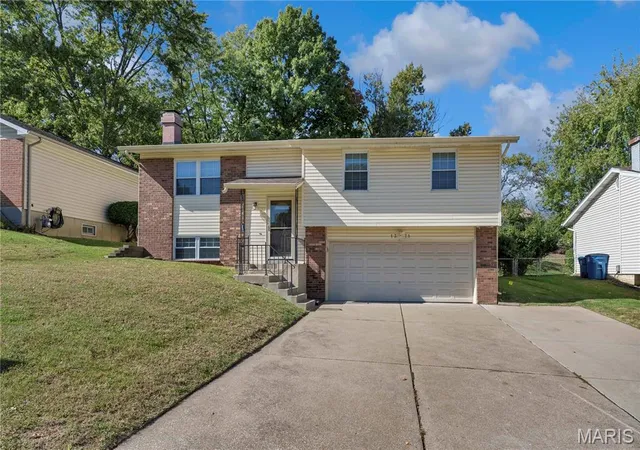 Photo 1 of Single family home for sale at 1371 Mckelvey Rd, Maryland Heights, MO 63043 | MLS# MIS26067369 | Listing updated on 2026-10-26
