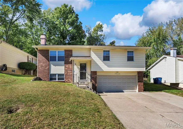 Photo 3 of Single family home for sale at 1371 Mckelvey Rd, Maryland Heights, MO 63043 | MLS# MIS26067369 | Listing updated on 2026-10-26
