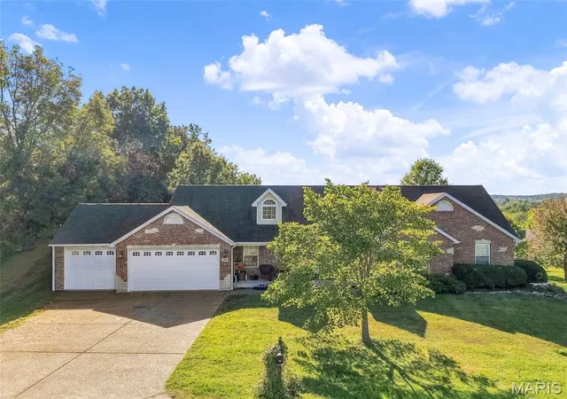 Photo 2 of Single family home for sale at 976 Brownsmill Rd, Elsberry, MO 63343 | MLS# MIS26067372 | Listing updated on 2026-10-28