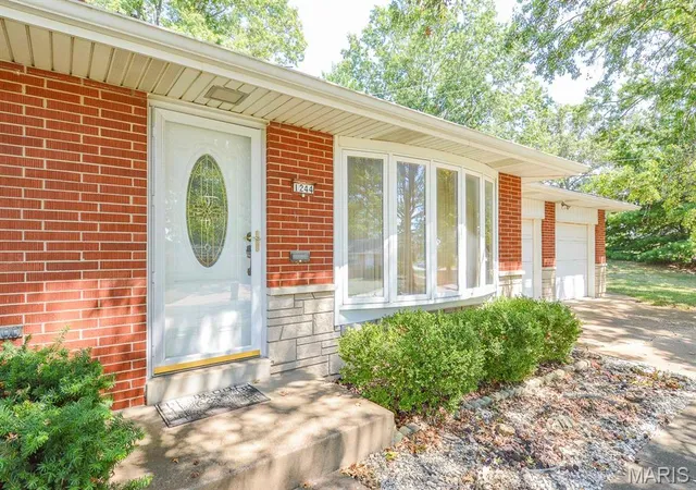 Photo 3 of Single family home for sale at 1244 N Evergreen Ln, Columbia, IL 62236 | MLS# MIS26067374 | Listing updated on 2026-10-22