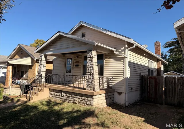 Photo 3 of Sale Pending at 3747 Neosho St, Saint Louis, MO 63116 | MLS# MIS26067375 | Listing updated on 2026-10-26