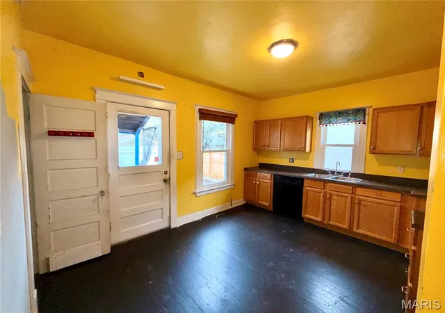 Photo 3 of Sale Pending at 3747 Neosho St, Saint Louis, MO 63116 | MLS# MIS26067375 | Listing updated on 2026-10-26