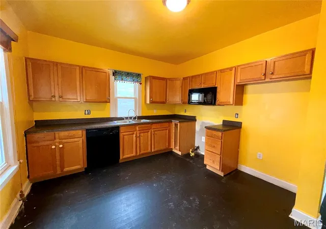 Photo 4 of Sale Pending at 3747 Neosho St, Saint Louis, MO 63116 | MLS# MIS26067375 | Listing updated on 2026-10-26