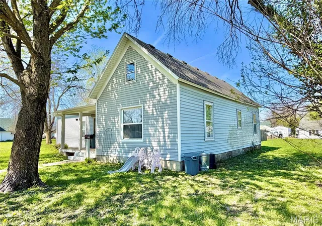 Photo 3 of Single family home for sale at 409 N 2nd Street, Wellsville, MO 63384 | MLS# MIS26067378 | Listing updated on 2026-10-22