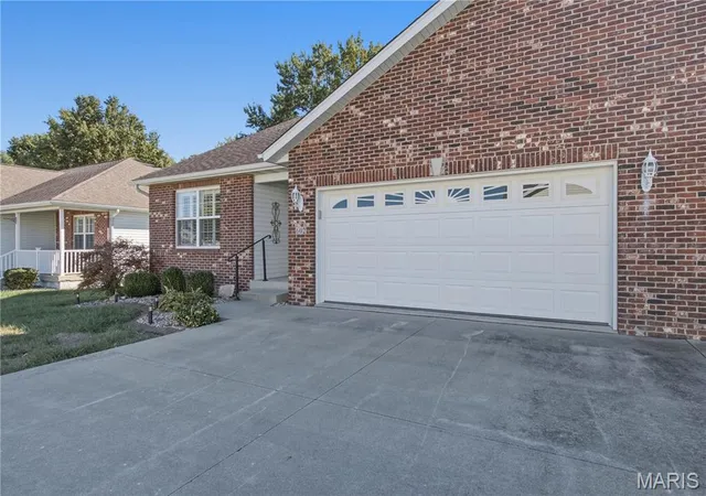 Photo 2 of Condo for sale at 602 Elizabeth Dr #602, Litchfield, IL 62056 | MLS# MIS26067382 | Listing updated on 2026-10-21