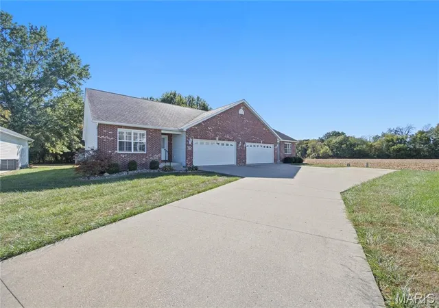 Photo 3 of Condo for sale at 602 Elizabeth Dr #602, Litchfield, IL 62056 | MLS# MIS26067382 | Listing updated on 2026-10-21