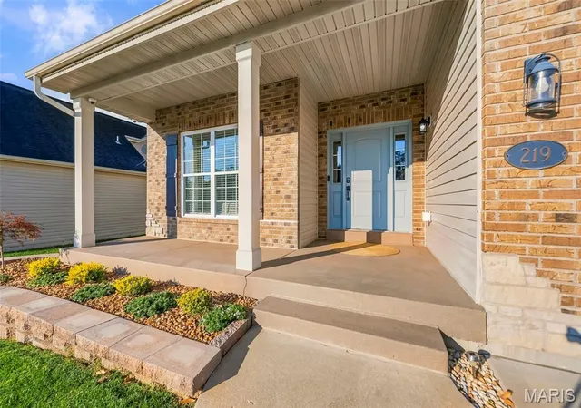 Photo 1 of Single family home for sale at 219 Country Vista Dr, Lake Saint Louis, MO 63367 | MLS# MIS26067383 | Listing updated on 2026-10-29