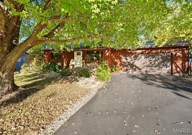 Photo 1 of Single family home for sale at 64 Carnation Dr, Collinsville, IL 62234 | MLS# MIS26067385 | Listing updated on 2026-10-23